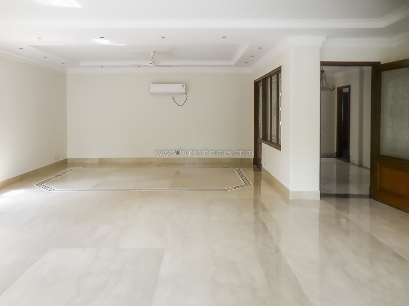 5 BHK Flat For Sale in Shanti Niketan