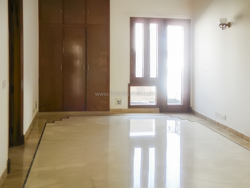 5 BHK Flat For Sale in Shanti Niketan