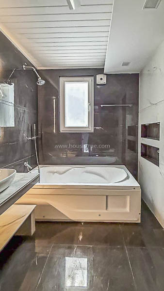 3 BHK Builder Floor For Rent in Defence Colony