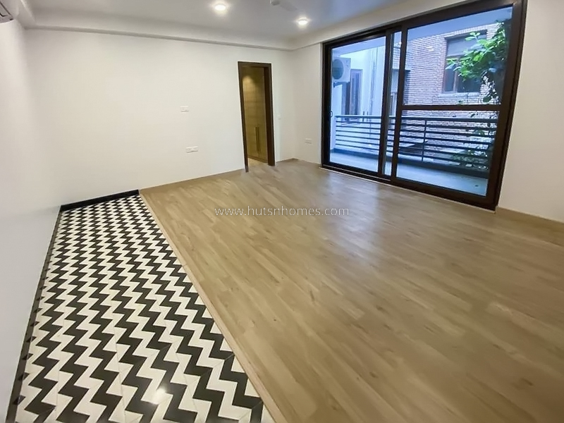 3 BHK Flat For Sale in Gulmohar Park