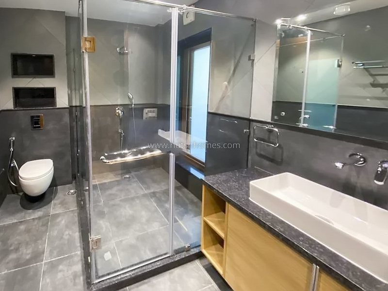 3 BHK Flat For Sale in Gulmohar Park