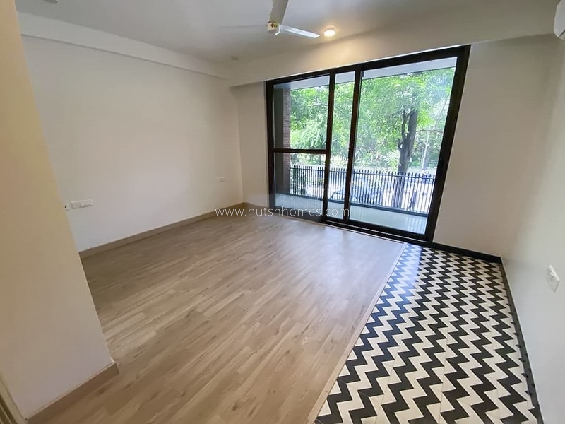 3 BHK Flat For Sale in Gulmohar Park
