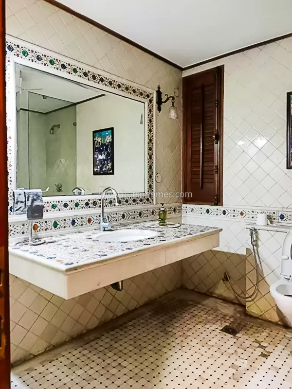 8 BHK House For Sale in Neeti Bagh