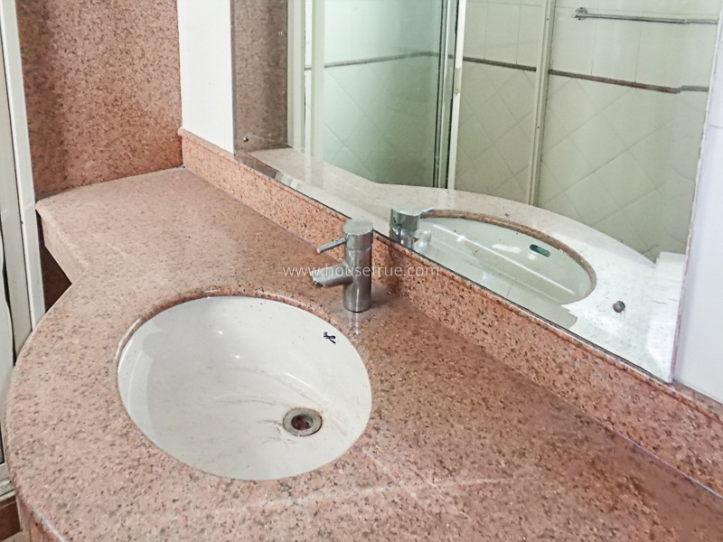 4 BHK Flat For Sale in Vasant Vihar