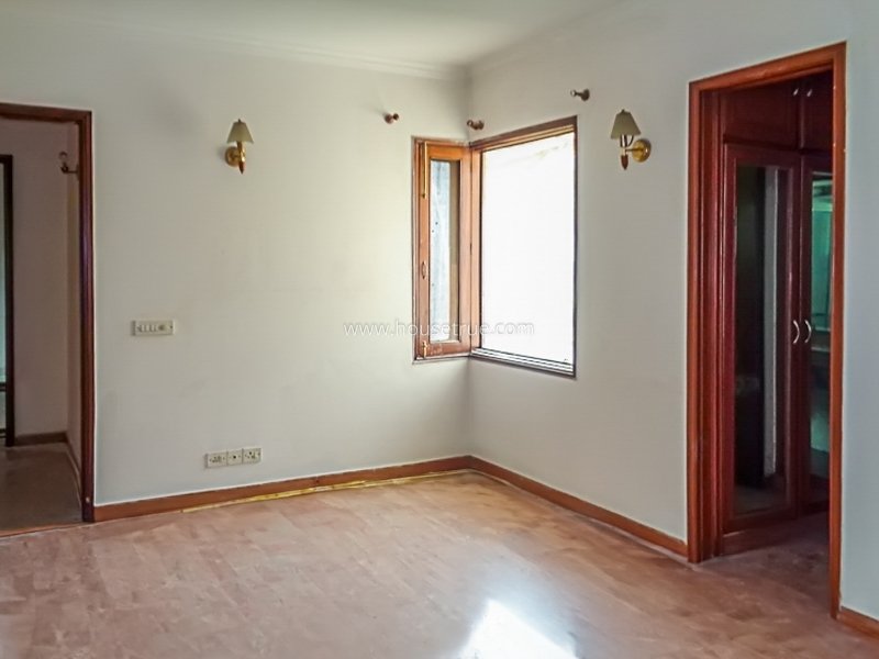 4 BHK Flat For Sale in Vasant Vihar