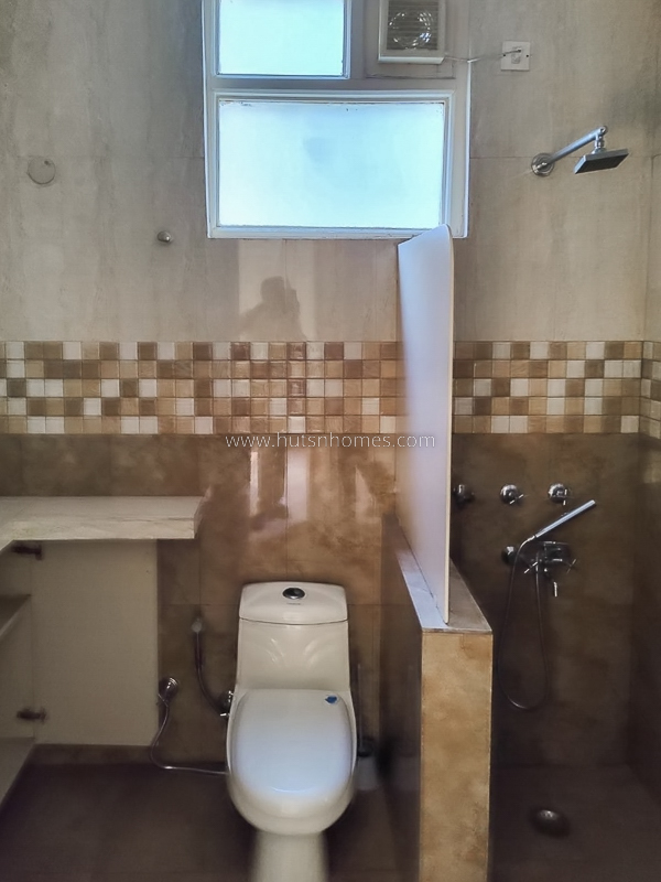 3 BHK Builder Floor For Sale in Nizamuddin East