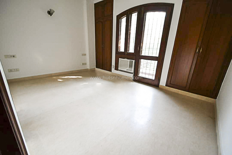 3 BHK Duplex For Sale in Nizamuddin East