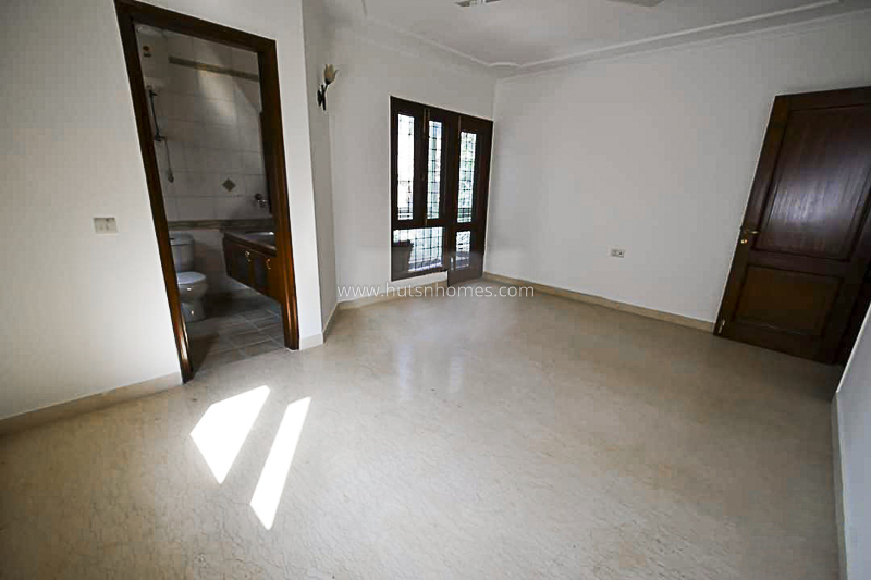 3 BHK Duplex For Sale in Nizamuddin East