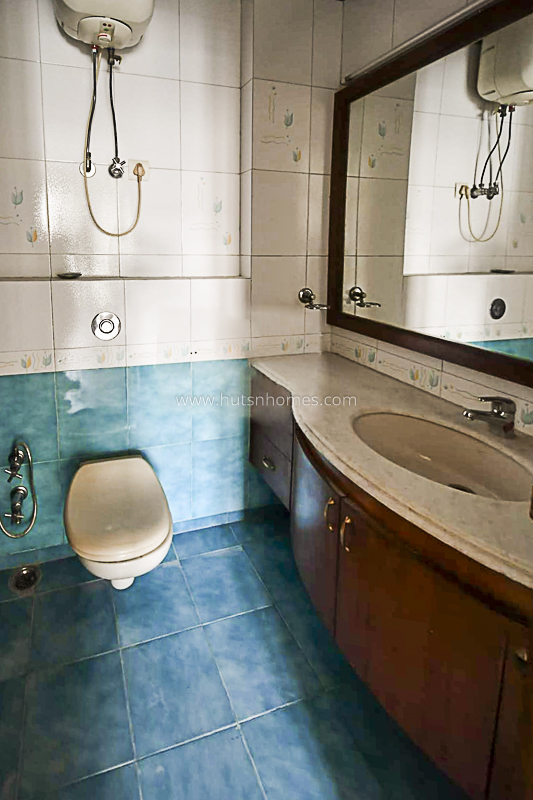 3 BHK Duplex For Sale in Nizamuddin East