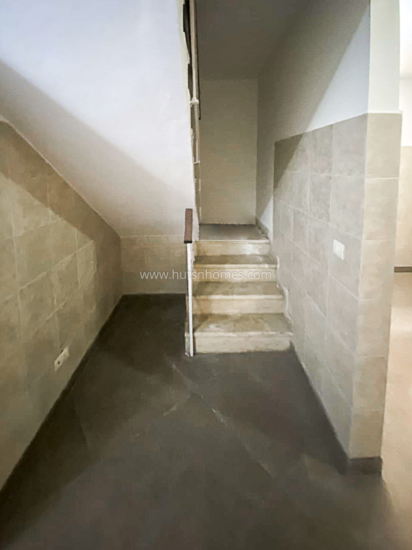 3 BHK Duplex For Sale in Nizamuddin East