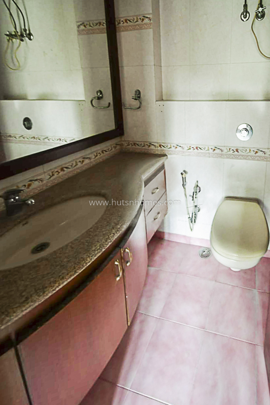 3 BHK Duplex For Sale in Nizamuddin East
