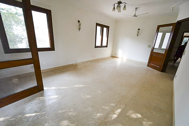 3 BHK Duplex For Sale in Nizamuddin East