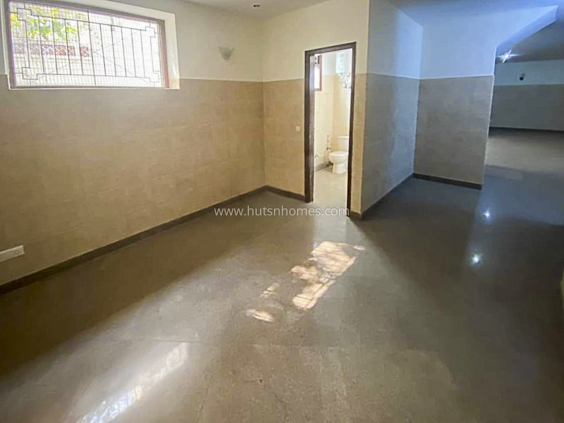 3 BHK Duplex For Sale in Nizamuddin East