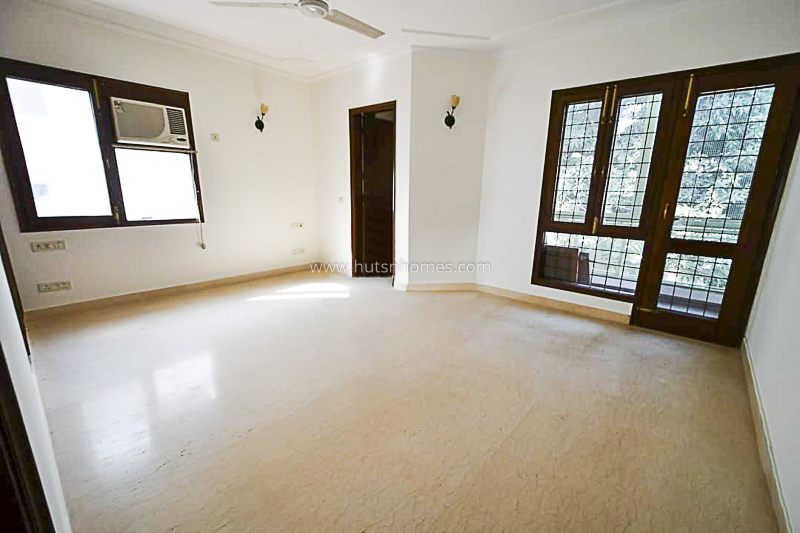 3 BHK Duplex For Sale in Nizamuddin East