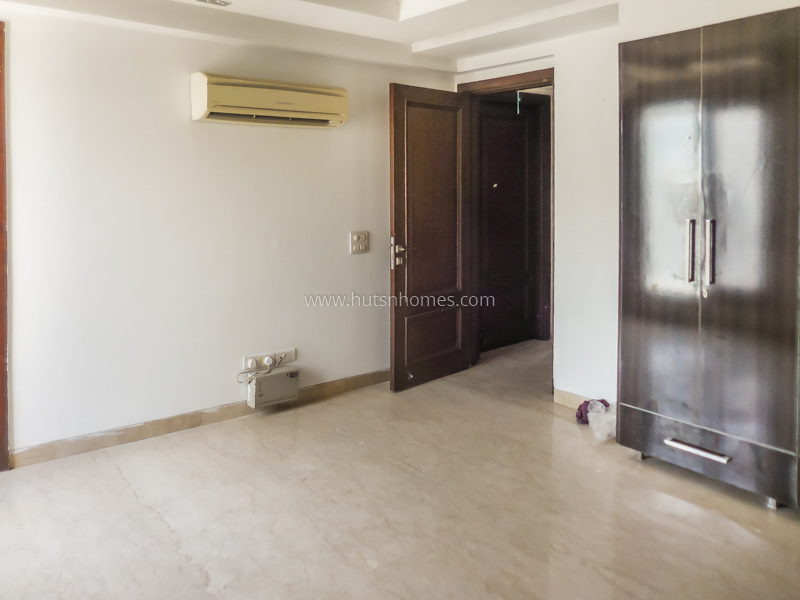 4 BHK Flat For Sale in Defence Colony
