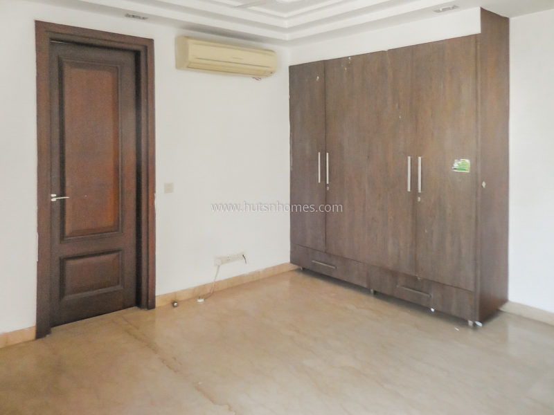 4 BHK Flat For Sale in Defence Colony