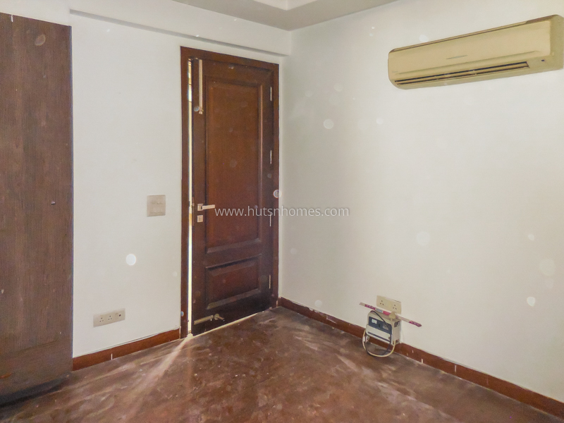 4 BHK Flat For Sale in Defence Colony