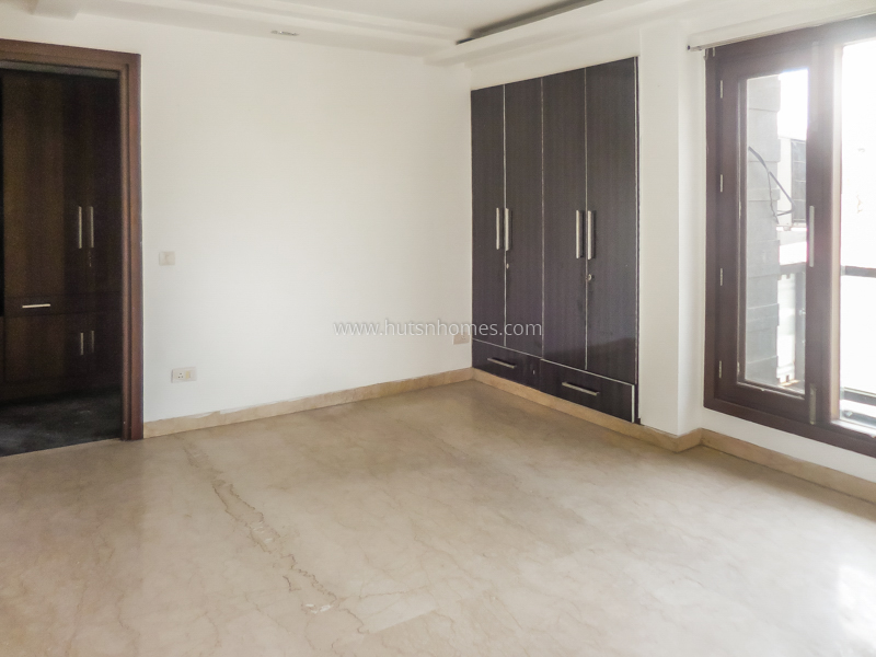 4 BHK Flat For Sale in Defence Colony