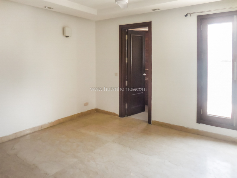 4 BHK Flat For Sale in Defence Colony