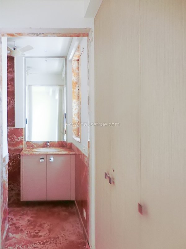 16 BHK Entire-Building For Sale in Chanakyapuri