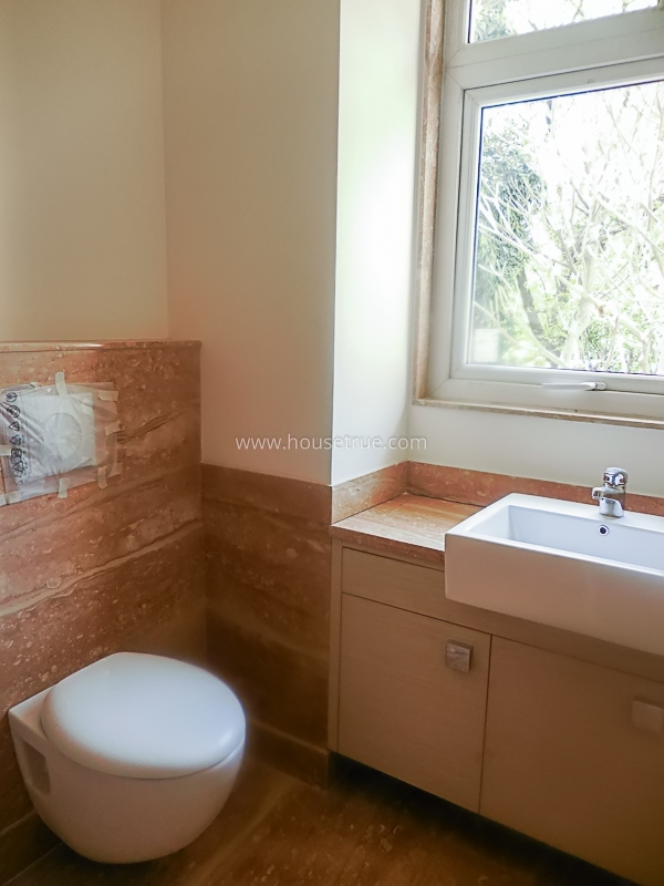 16 BHK Entire-Building For Sale in Chanakyapuri
