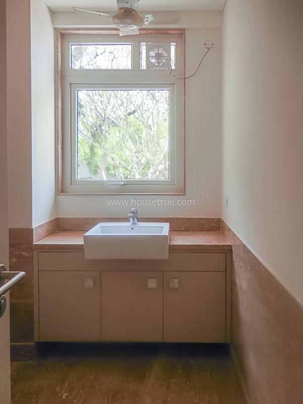 16 BHK Entire-Building For Sale in Chanakyapuri