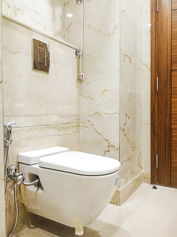 3 BHK Flat For Sale in Safdarjung Enclave
