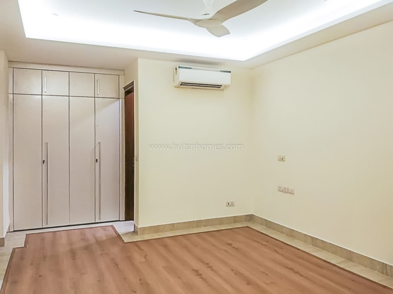 3 BHK Flat For Sale in Safdarjung Enclave