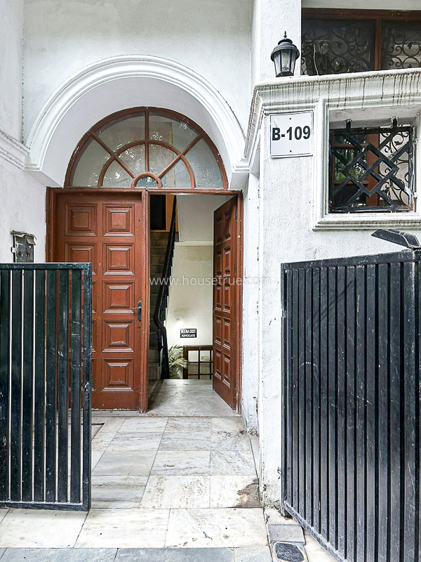 3 BHK Flat For Rent in Defence Colony