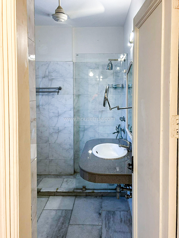 3 BHK Flat For Rent in Defence Colony