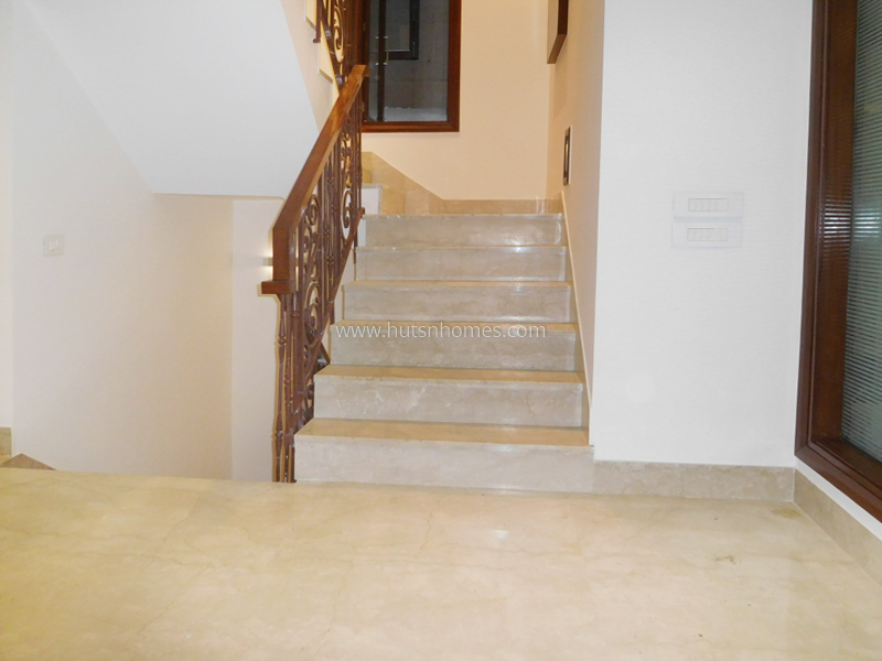 4 BHK Duplex For Sale in Vasant Vihar