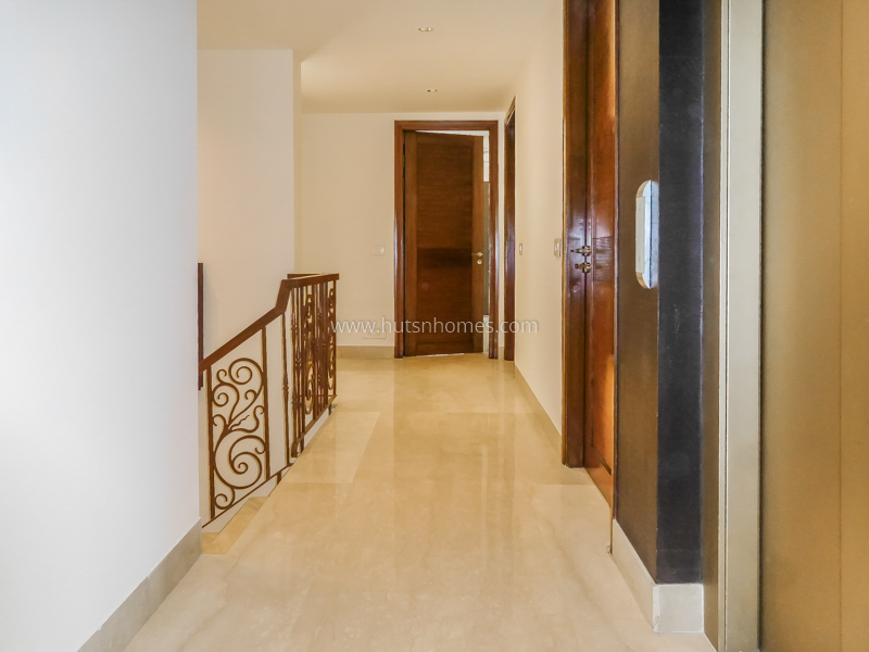4 BHK Duplex For Sale in Vasant Vihar