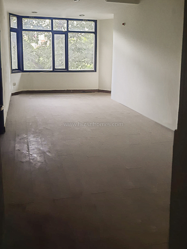 4 BHK Flat For Sale in West End Colony