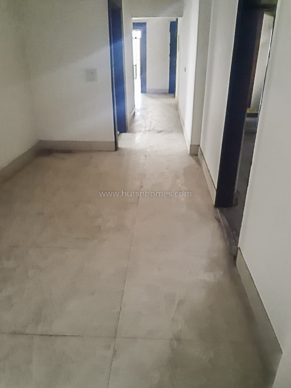 4 BHK Flat For Sale in West End Colony
