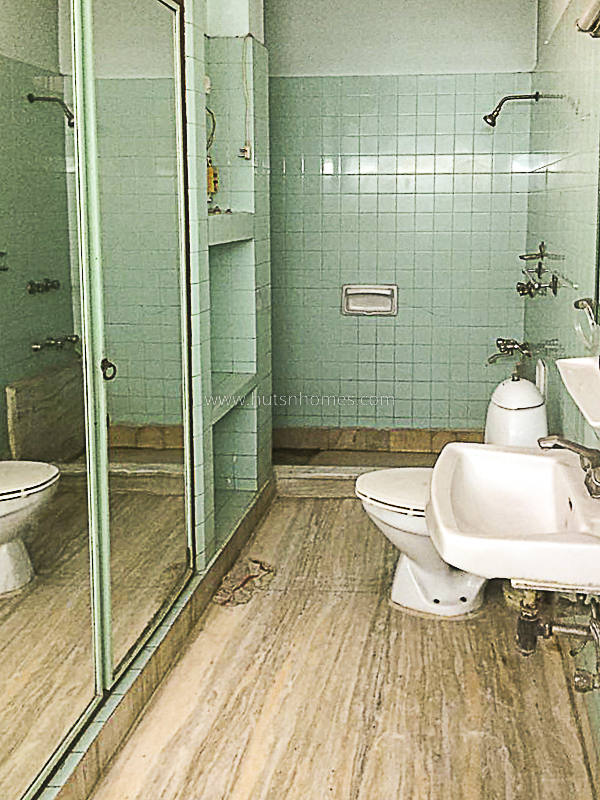 3 BHK Flat For Sale in East Of Kailash