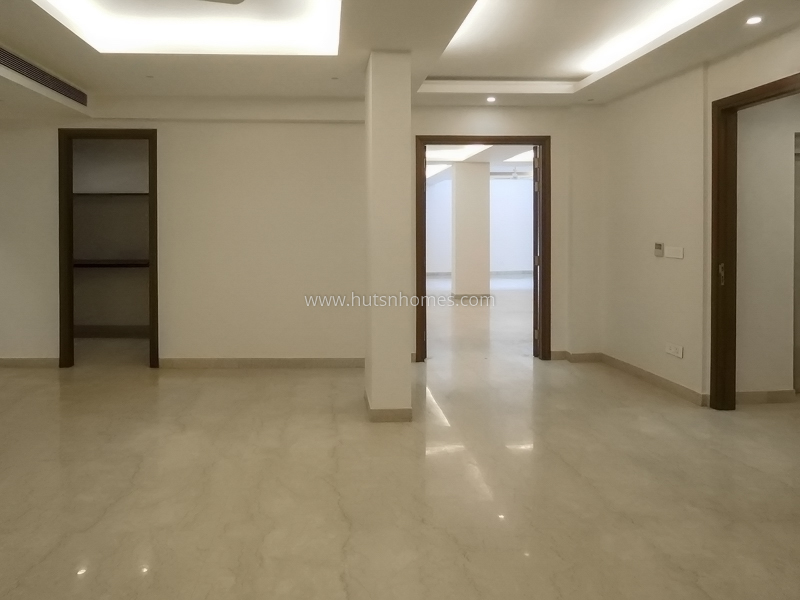 4 BHK Flat For Sale in Maharani Bagh