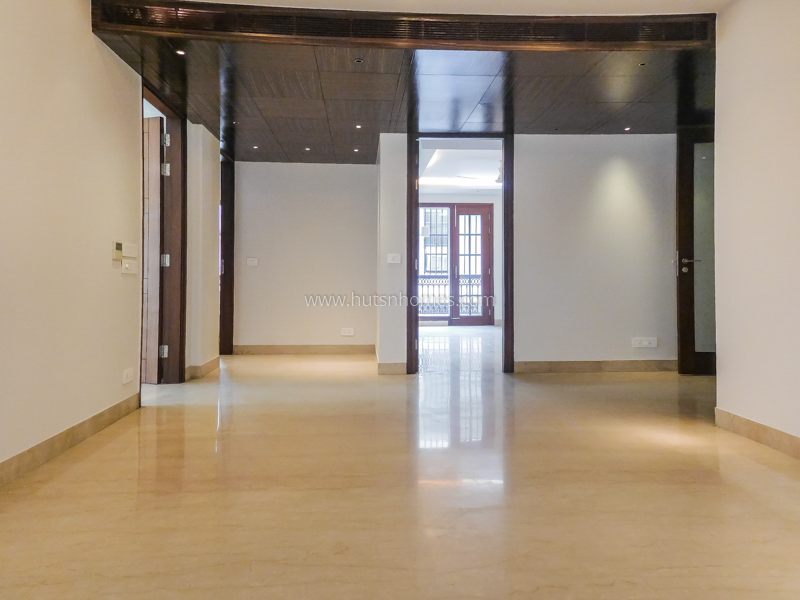 4 BHK Flat For Sale in Maharani Bagh