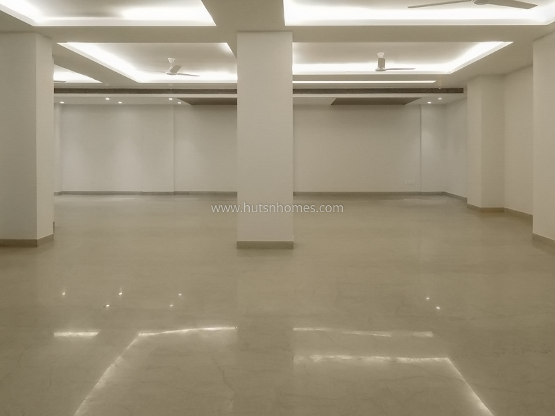 4 BHK Flat For Sale in Maharani Bagh