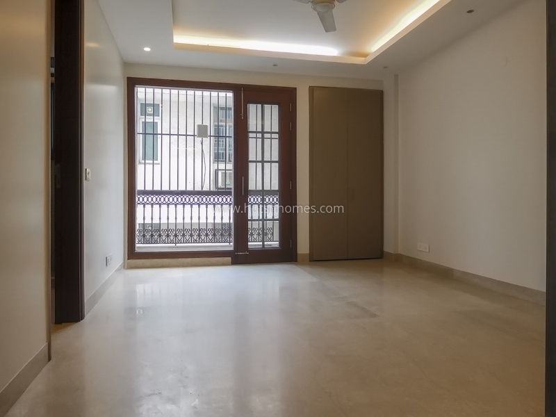 4 BHK Flat For Sale in Maharani Bagh