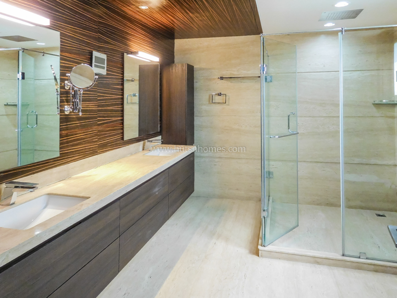 4 BHK Flat For Sale in Maharani Bagh