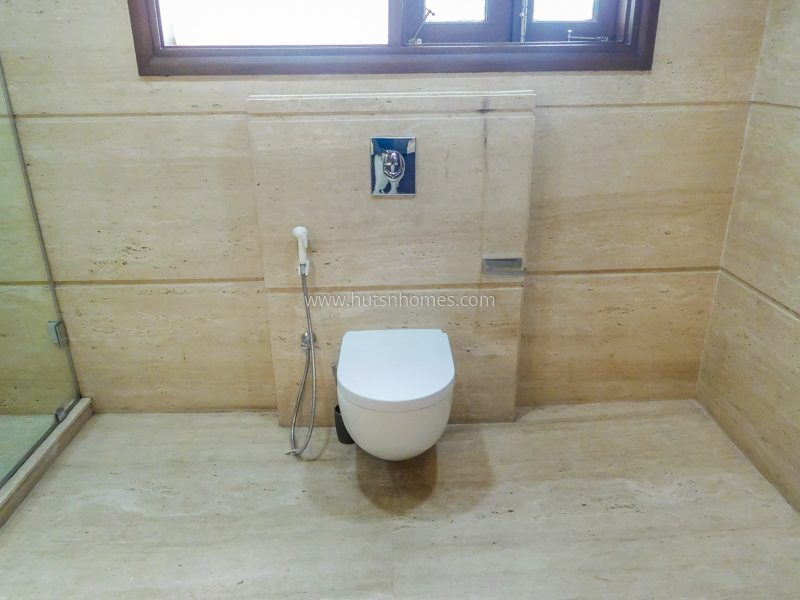 4 BHK Flat For Sale in Maharani Bagh