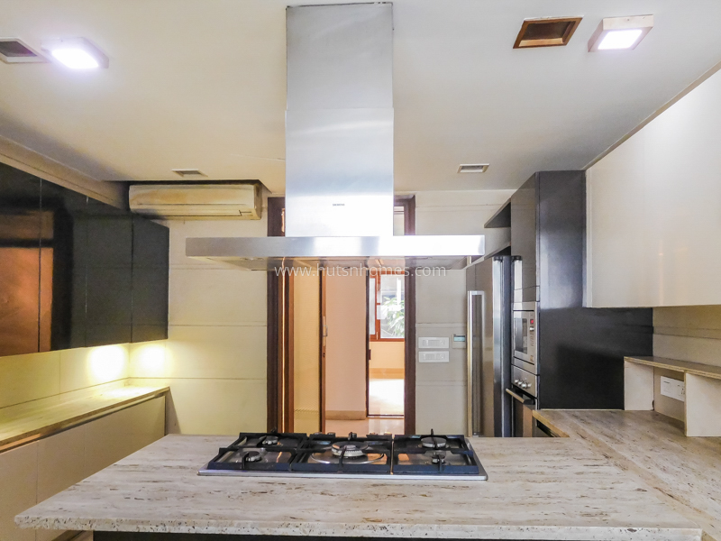 4 BHK Flat For Sale in Maharani Bagh