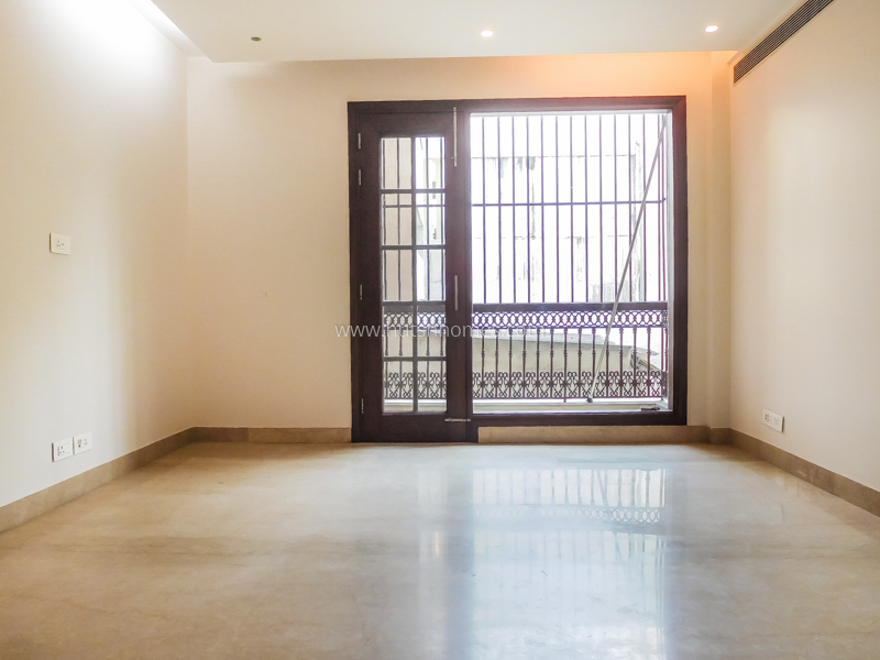 4 BHK Flat For Sale in Maharani Bagh