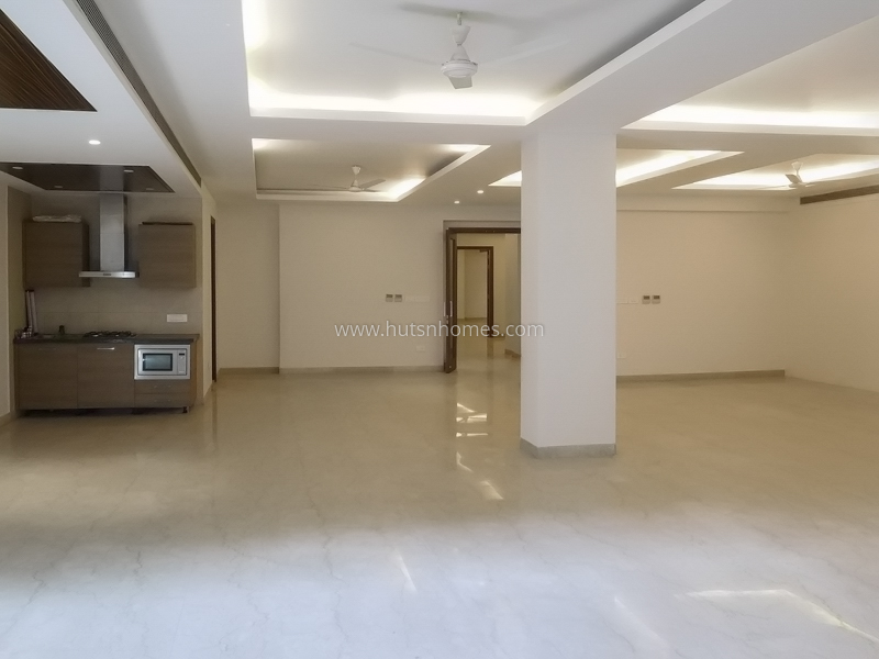 4 BHK Flat For Sale in Maharani Bagh