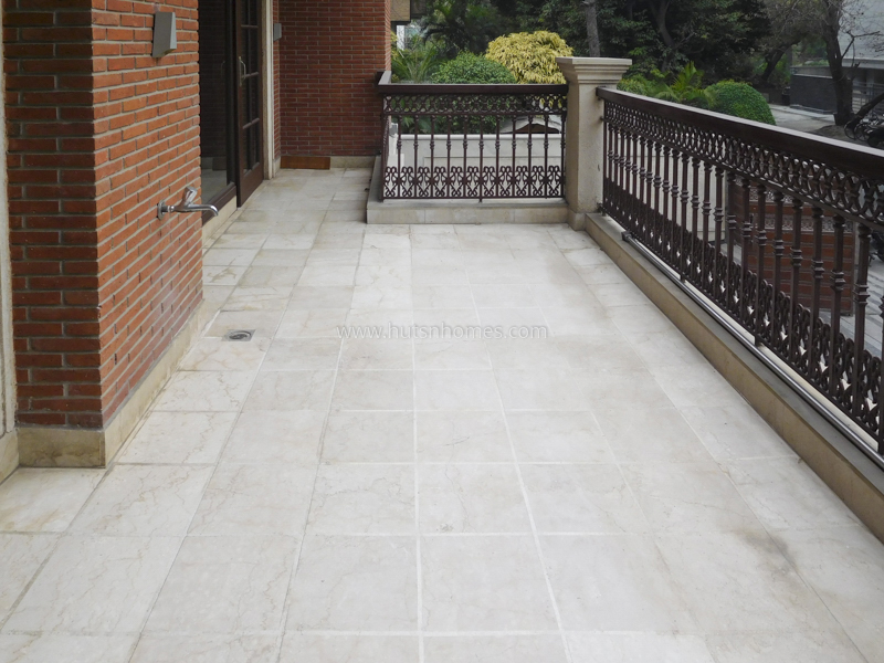 4 BHK Flat For Sale in Maharani Bagh