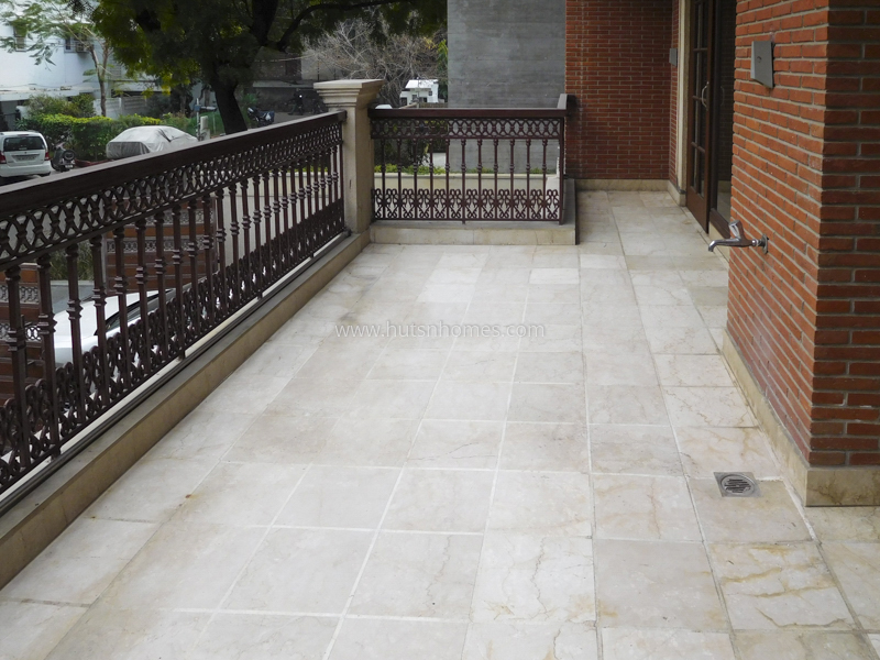 4 BHK Flat For Sale in Maharani Bagh