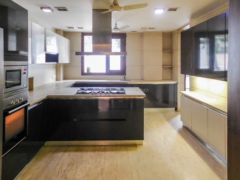 4 BHK Flat For Sale in Maharani Bagh