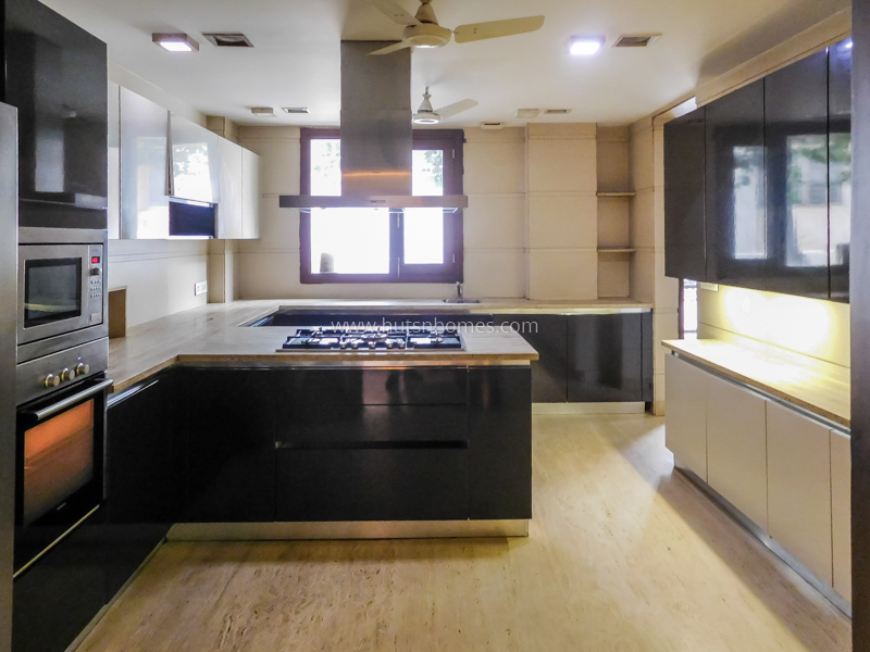 4 BHK Flat For Sale in Maharani Bagh