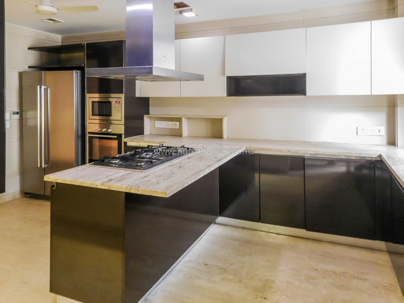 4 BHK Flat For Sale in Maharani Bagh