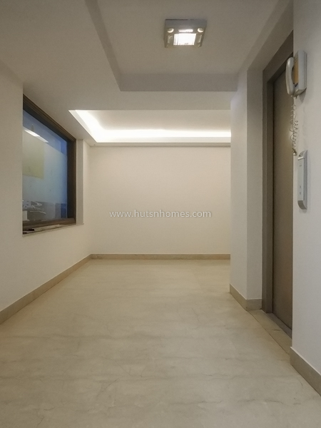 4 BHK Flat For Sale in Maharani Bagh